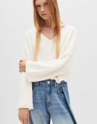 Pull & Bear - Pullover aus Chenille in Beige mit V-Ausschnitt-Neutral