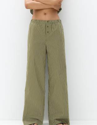 Pull & Bear - Pyjamahose in Grün gestreift