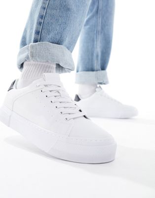 Pull & Bear quilted trainer with black back tab in white