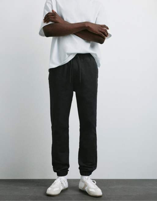 Pull&Bear Regular fit jogging trousers in black, 4 of 7
