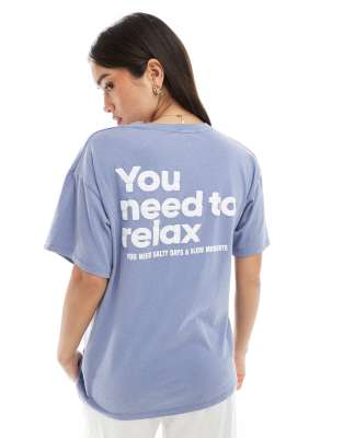 Pull & Bear - Relaxed-Fit-T-Shirt in verwaschenem Blau mit Print