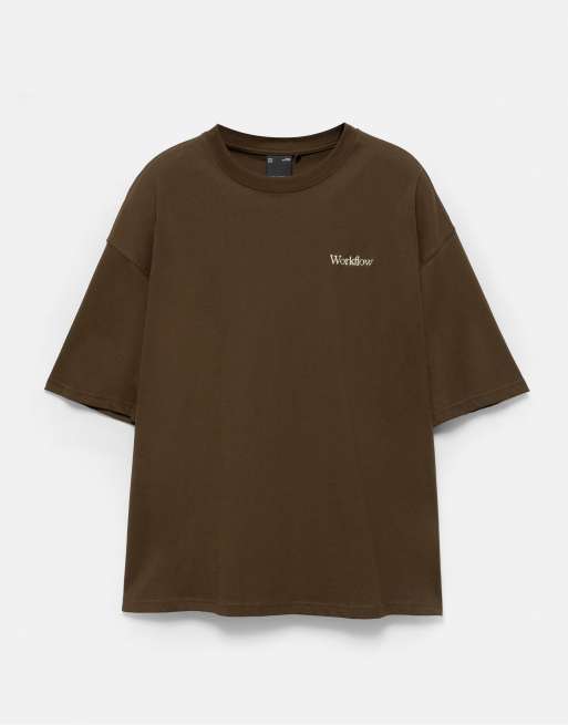 Pull&Bear relaxed-fit T-shirt met grafische slogan in chocoladebruin, 6 van 7