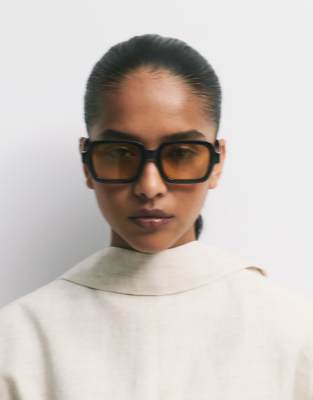 Pull & Bear - Retro-Brille in Braun mit gelben Gläsern