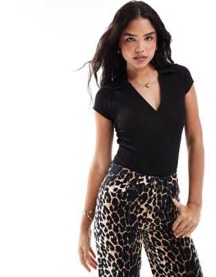 Боди-поло с воротником-стойкой в рубчик Pull-Bear черного цвета 3490₽