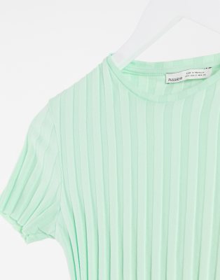 apple green t shirt