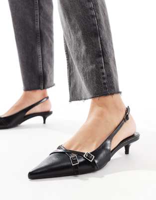 Pull & Bear - Riemchenpumps in Schwarz mit Kitten-Heel-Absatz und Schnallendetail