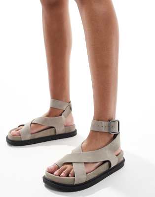 Pull & Bear - Riemensandalen aus Wildleder in Steinbeige mit Zehenschlaufe-Neutral