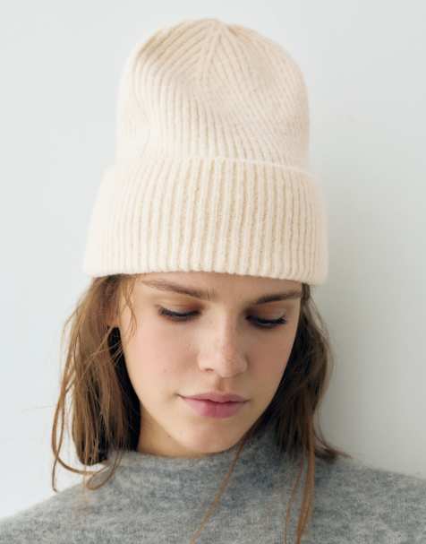 Pull&Bear Rippstrick-Beanie in Beige - view 1