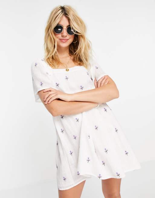 Pull&Bear Robe babydoll courte à motif fleuri Blanc ASOS