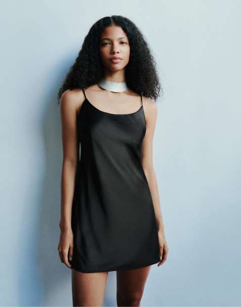Pull&Bear robe courte en satin à bretelles noire - view 1