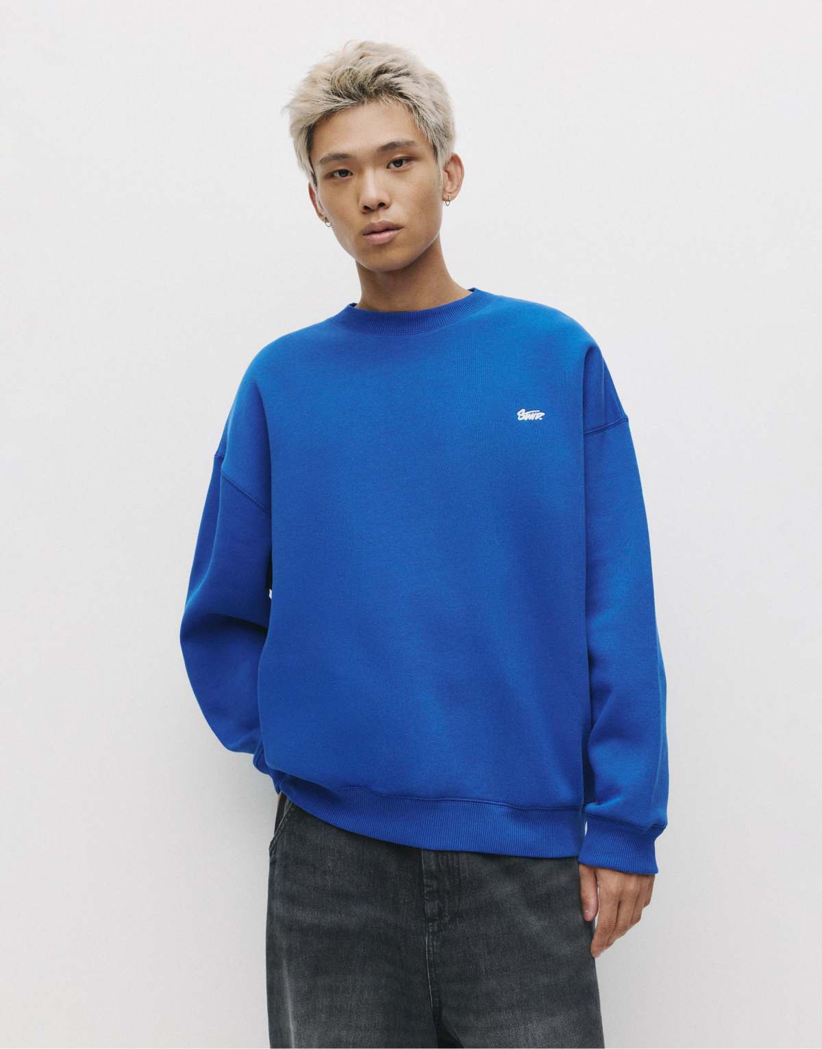 Pull&Bear Round neck stwd sweatshirt in deep blue
