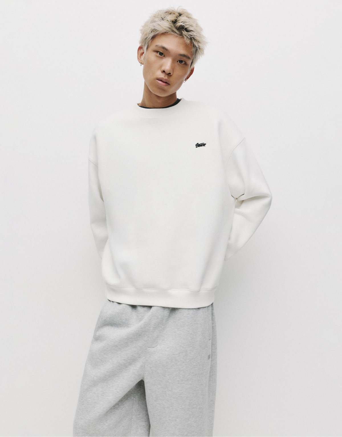 Pull&Bear Round neck stwd sweatshirt in off white