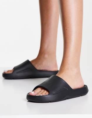 Pull&Bear Pull&Bear rubber sliders in black