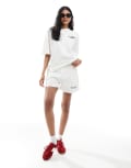 [Pull & Bear] Pull & Bear 'Running Club' graphic jersey shorts in white XS WHITE
