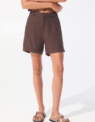 Pull&Bear rustic bermuda shorts in chocolate - view 1