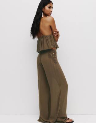 Pull & Bear - Rustic - Hose aus Häkelstoff in Braun mit Stickerei