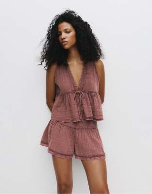Pull & Bear - Rustic - Oberteil in Burgunderrot mit Spitzenborte
