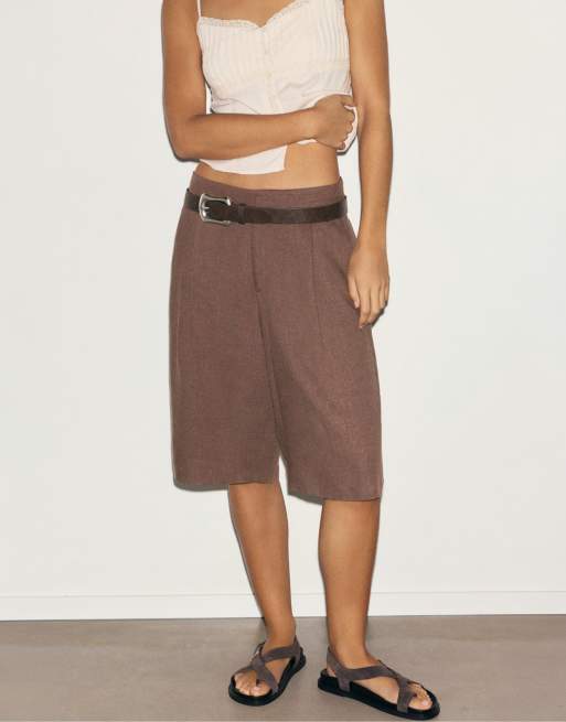 Pull&Bear rustikale Bermuda-Shorts mit Abnähern in Braun, 2 von 7