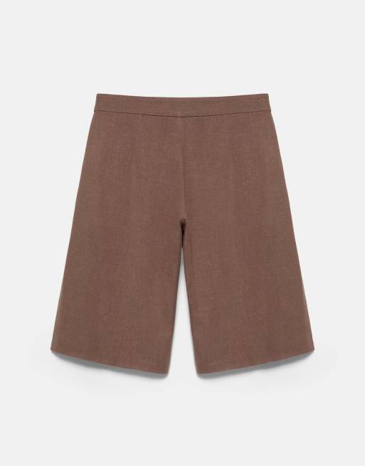 Pull&Bear rustikale Bermuda-Shorts mit Abnähern in Braun, 7 von 7