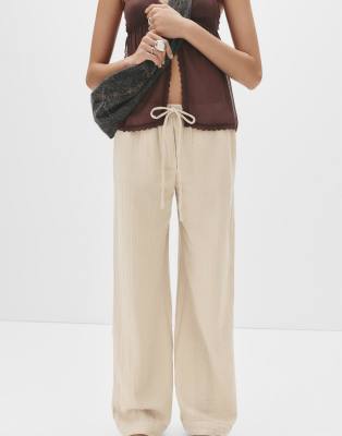 Pull & Bear - Rustikale strukturierte Hose in Sand-Neutral