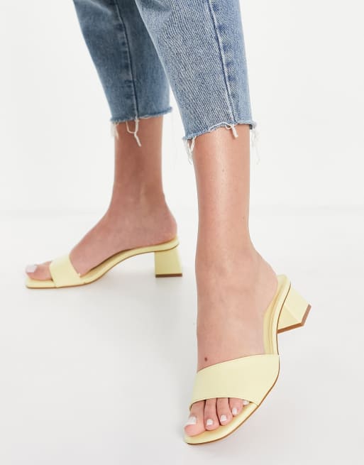 Pull&Bear - Sandalen met halfhoge hak in geel