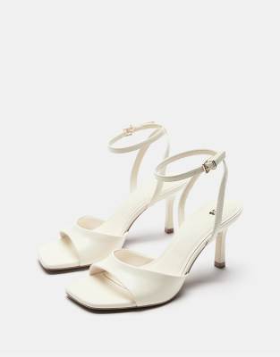 Pull&Bear – Sandaletten in Ecru mit Absatz
