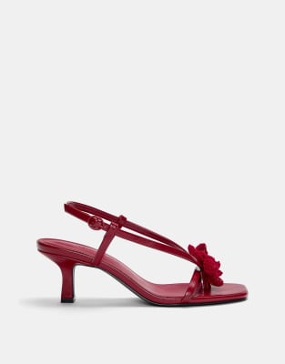 Pull & Bear - Sandaletten mit Absatz in Rot mit gehäkeltem Blumendetail