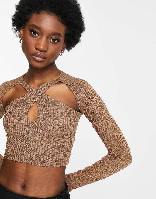 Pull&Bear – Sandfärgad långärmad halternecktopp med utskurna detaljer och ribbad textur