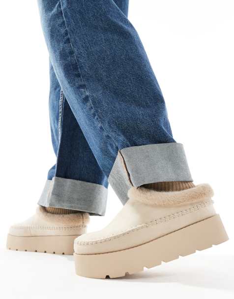Pull&Bear – Sandfärgade, mysiga tofflor med fuskpäls - view 1