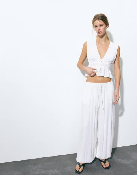 Pull&Bear – Sarouel – Hose aus Kreppstoff in Weiß - view 1