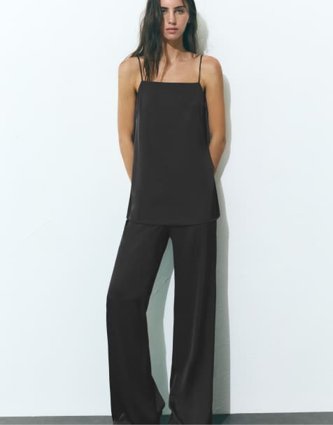 Pull&Bear - Satijnen camiset in zwart - view 1