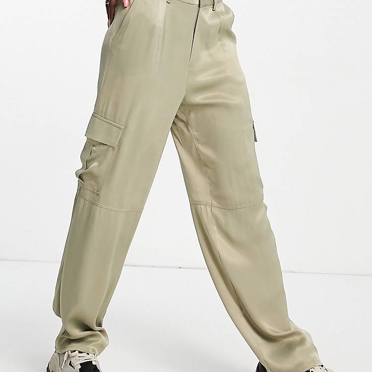 Damen Bekleidung Hosen und Chinos Cargohosen satin-cargohose mit geradem schnitt in Grün Pull&Bear 