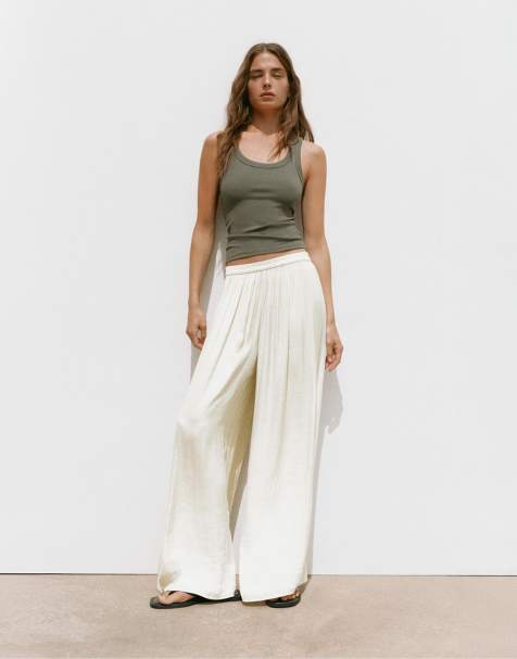 Pull&Bear Satin-Hose mit weitem Bein in Beige - view 1