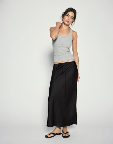 Pull&Bear Satin-Midirock mit Tunnelzug in Schwarz - view 1