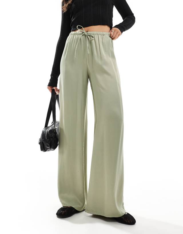 Pull&Bear - satin wide leg trousers in khaki