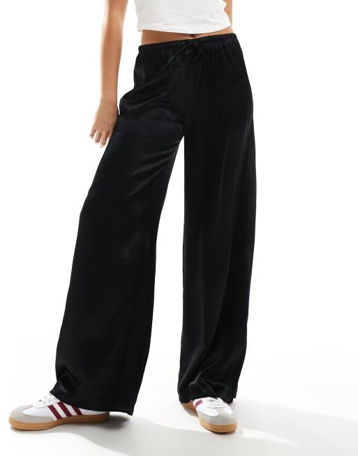 Pull&Bear – Satinhose in Schwarz mit weitem Schnitt