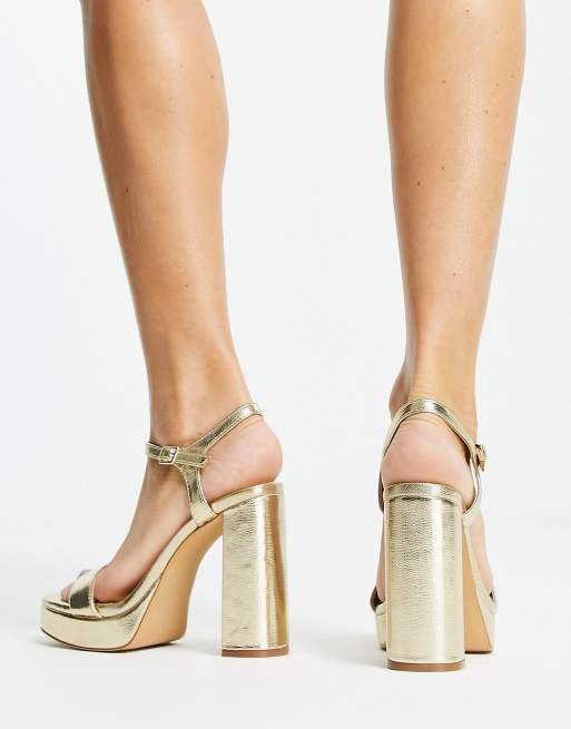 Pull Bear Scarpe con tacco e cinturino posteriore color oro ASOS