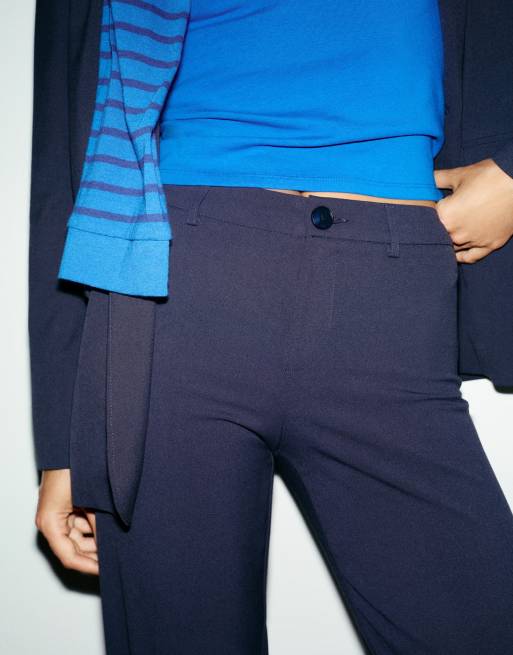Pull&Bear schmal geschnittene gerade Anzughose in Marineblau, 4 von 7