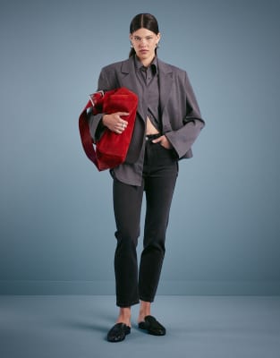 Pull & Bear - Schmal geschnittene Jeans in Schwarz