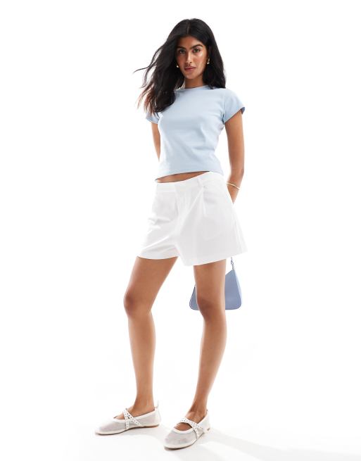 Pull&Bear – Schmal geschnittene Shorts in Weiß