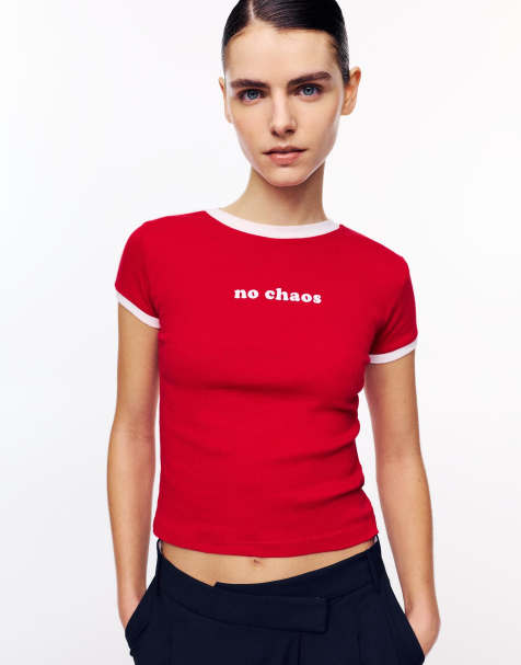 Pull&Bear – Schmal geschnittenes T-Shirt in Rot mit Grafik - view 1