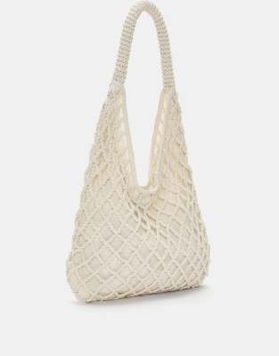 Pull & Bear - Schultertasche aus Netzstoff in Ecru-Weiß