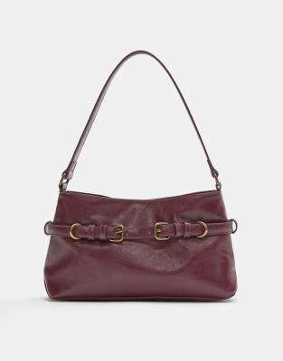 Pull & Bear - Schultertasche in Burgunderrot mit Schnallen