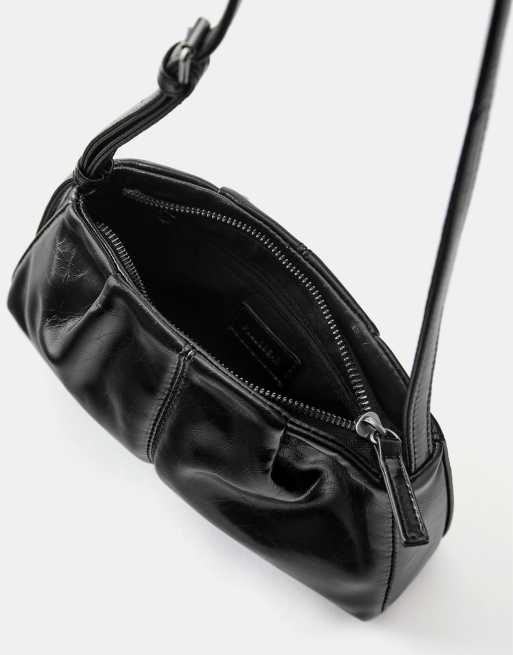 Pull&Bear Schultertasche mit Falten in Schwarz, 4 von 4