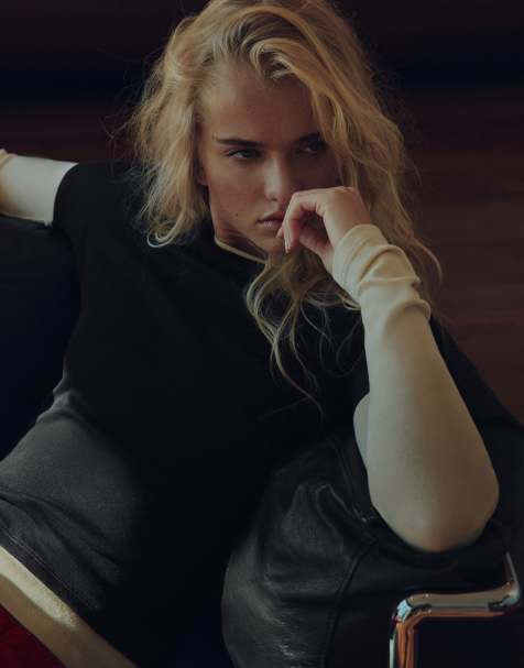 Pull&Bear schwarzes T-Shirt mit doppelten Ärmeln - view 1