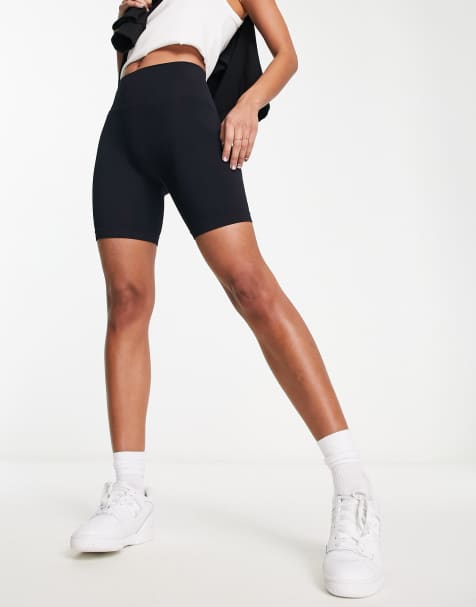 Pull&Bear seamless legging shorts in black (part of a set) - view 1