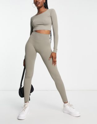 Pull & Bear High Waisted Second Skin Leggings In Taupe - Part Of A