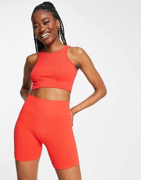 https://images.asos-media.com/products/pullbear-seamless-ribbed-legging-shorts-in-red/202701528-4?$n_550w$&wid=550&fit=constrain