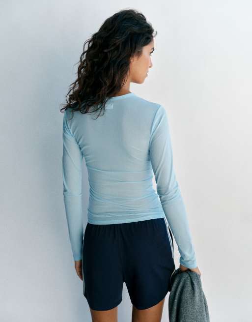 Pull&Bear semi-transparant T-shirt met knoopsluiting in lichtblauw, 3 van 7