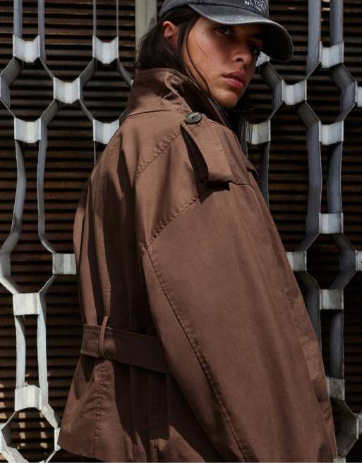 Pull&Bear Short belted trench coat in brown, 2 of 7